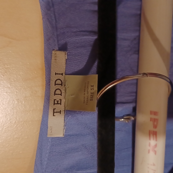 Light Lilac tunic top. - Picture 3 of 7